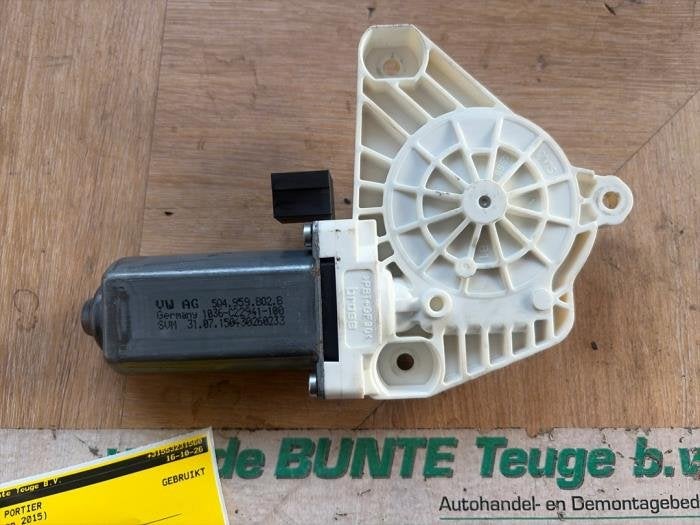 Moteur de vitre portière d'un Volkswagen Golf, Volkswagen, -, 3 mois de garantie, Utilisé