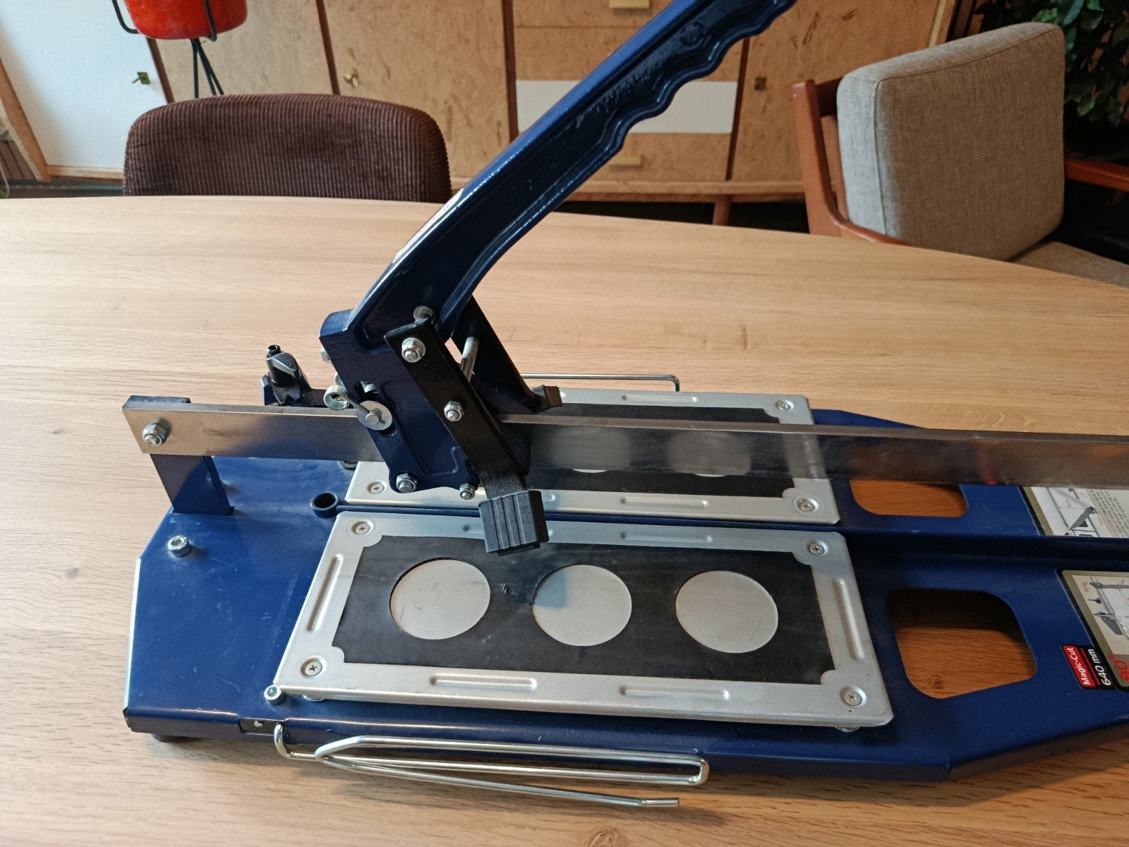 Duro professionele tegelsnijder, Ophalen