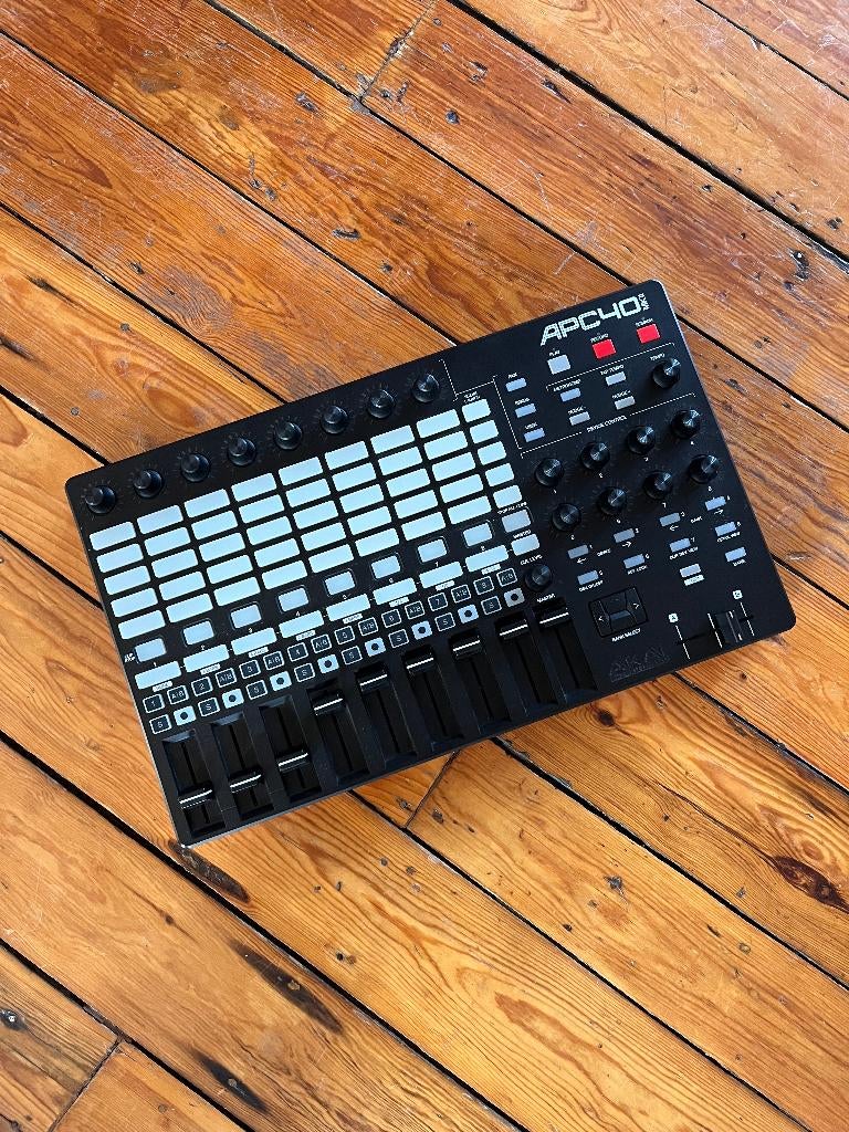 Akai APC40 mkII – Excellent état, Musique & Instruments, Équipement Midi, Comme neuf, Enlèvement