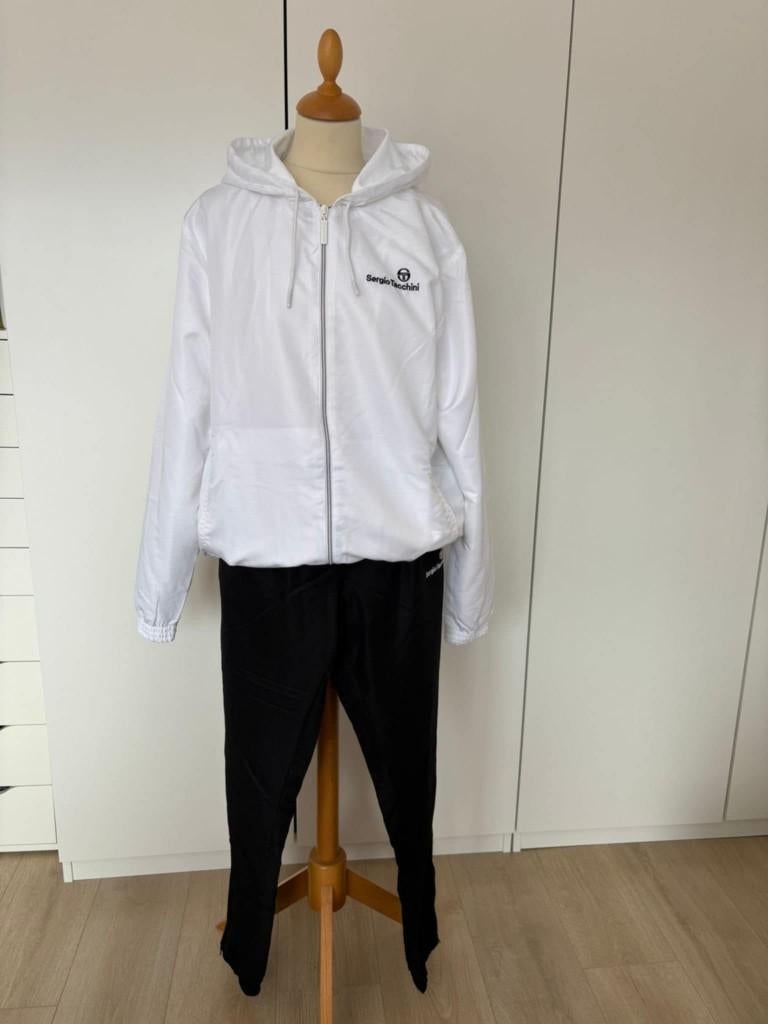 trainingspak Sergio Tacchini maat L nog nieuw koopje, Neuf, Enlèvement ou Envoi, Taille 52/54 (L), Marche ou Plein air