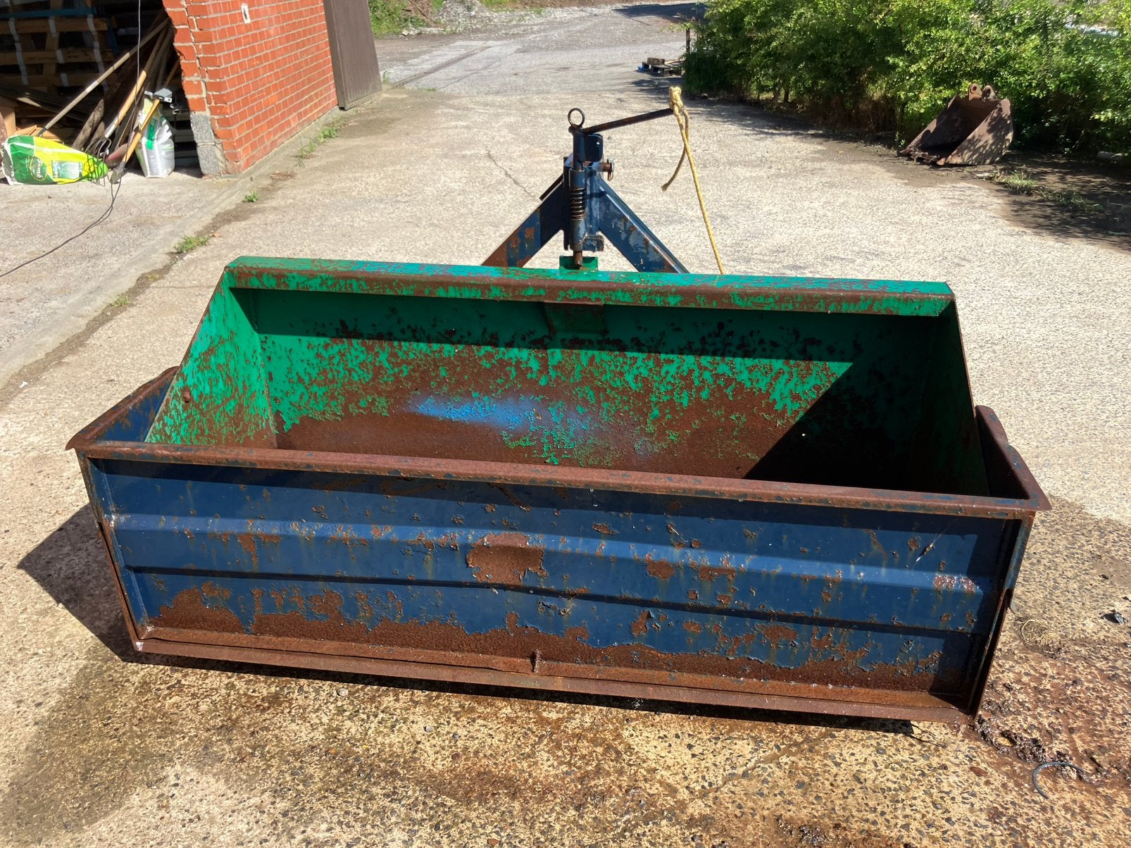 Grondbak voor tractor, Enlèvement