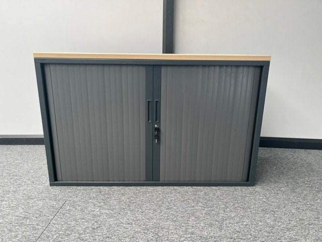 Antracieten roldeurkast (Robberechts), Ophalen