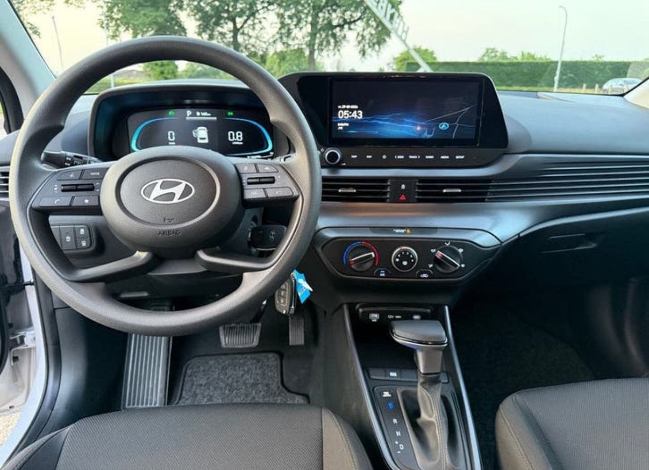 Hyundai i20 1,0l bj 2025 Automaat met 1.800km (met schade), Automaat, Euro 6, Wit, 5 zetels