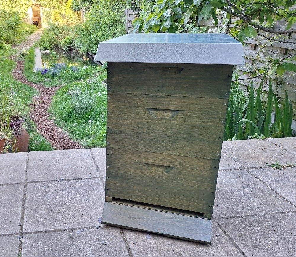 GERESERVEERD Nieuwe bijenkast spaarkast (simplex) volledig!, Bijen