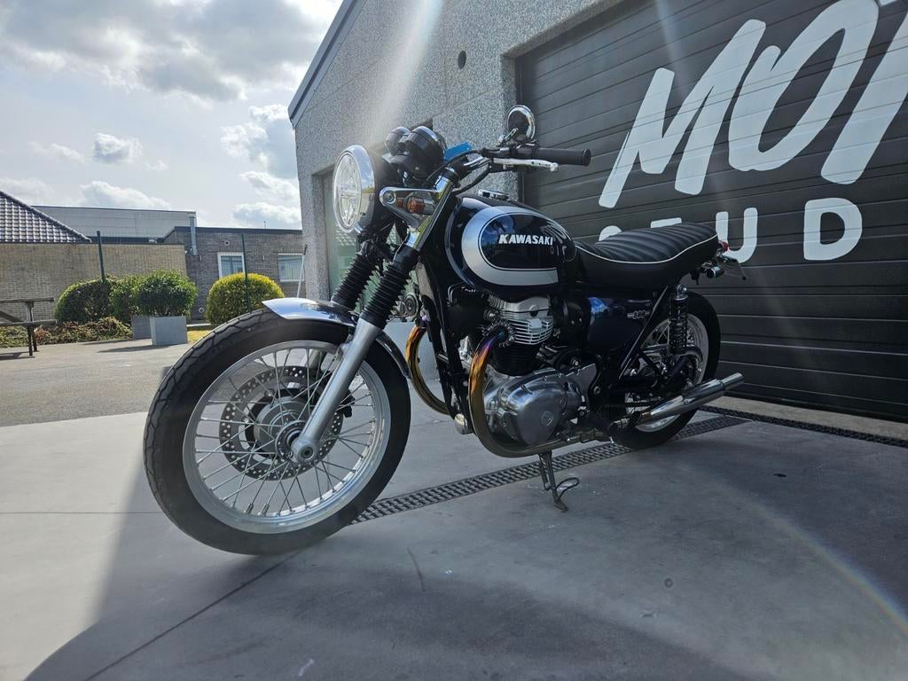 Kawasaki W800 - 2022 - 5950km, Motoren, Motoren | Kawasaki, Bedrijf, Naked bike, 12 t/m 35 kW, 2 cilinders, Minimaal motorrijbewijs A2