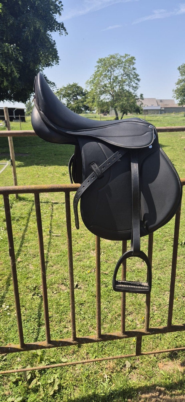 Selle norton pro mixte, Animaux & Accessoires, Chevaux & Poneys | Selles, Enlèvement