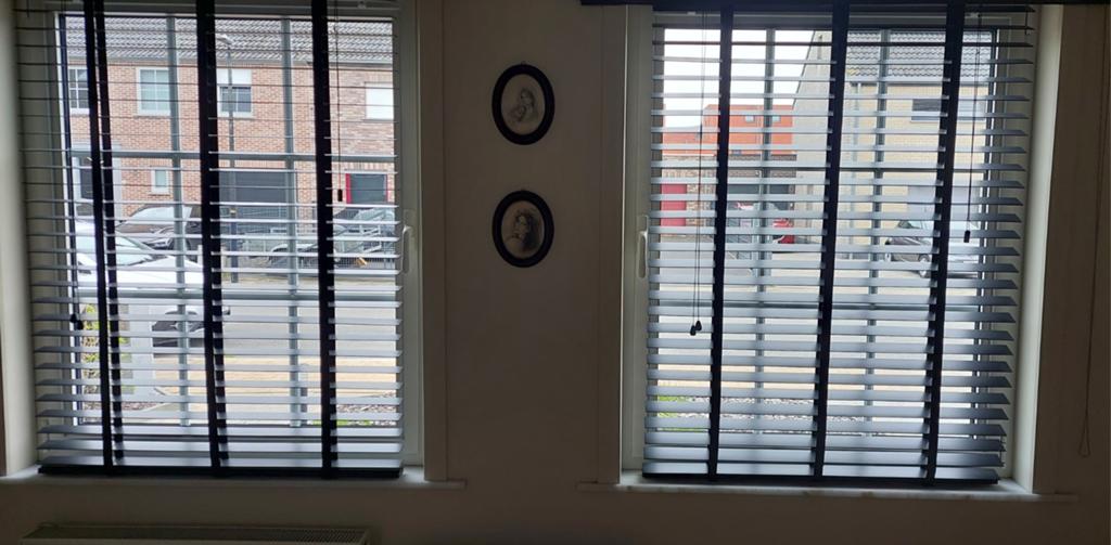 5 X jaloezieën in nieuwe staat houten, Huis en Inrichting, Stoffering | Gordijnen en Lamellen, Ophalen