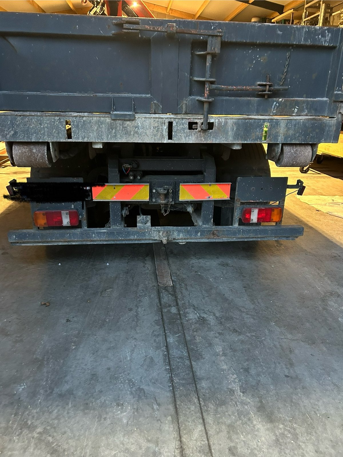 Camion grue + contenair, Enlèvement, Utilisé