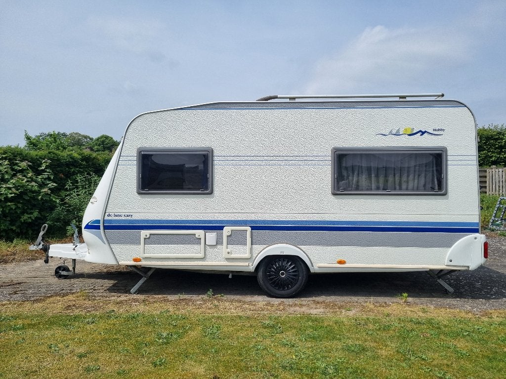 Caravan Hobby 440 E met luifel, luifeltent en voortent, Vast bed, Hobby, Treinzit, Particulier