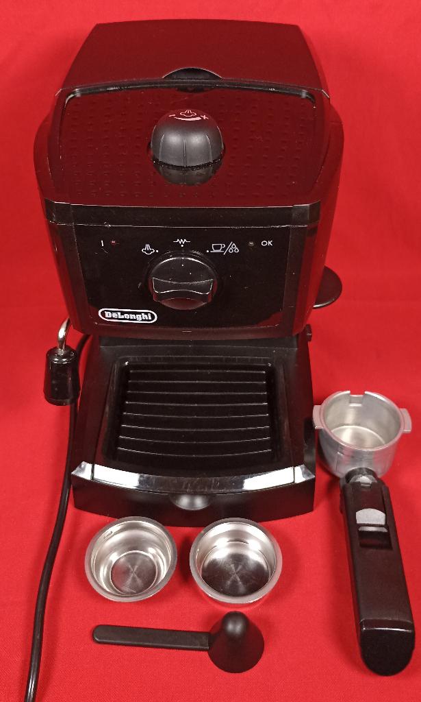 Machine à expresso De'Longhi, Café moulu, Machine à espresso, 2 à 4 tasses, Utilisé