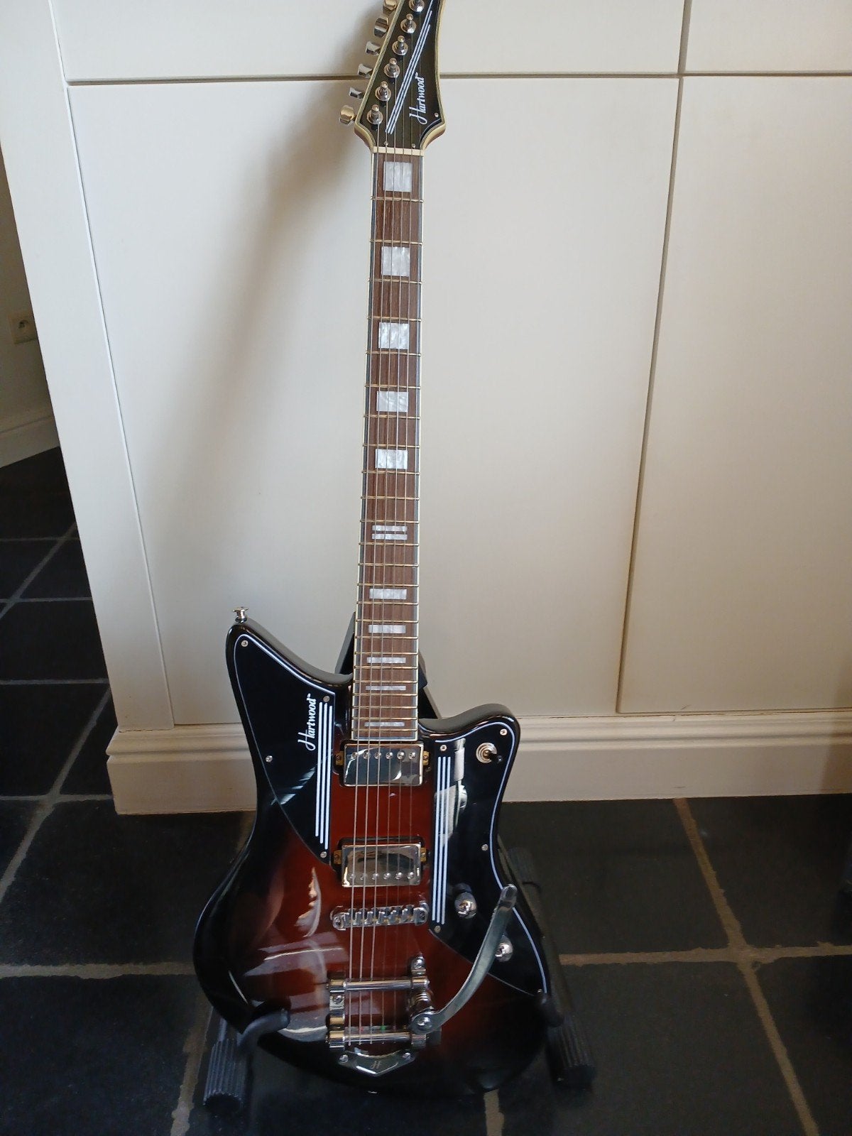 Hartwood charger, Musique & Instruments, Instruments à corde | Guitares | Électriques, Enlèvement