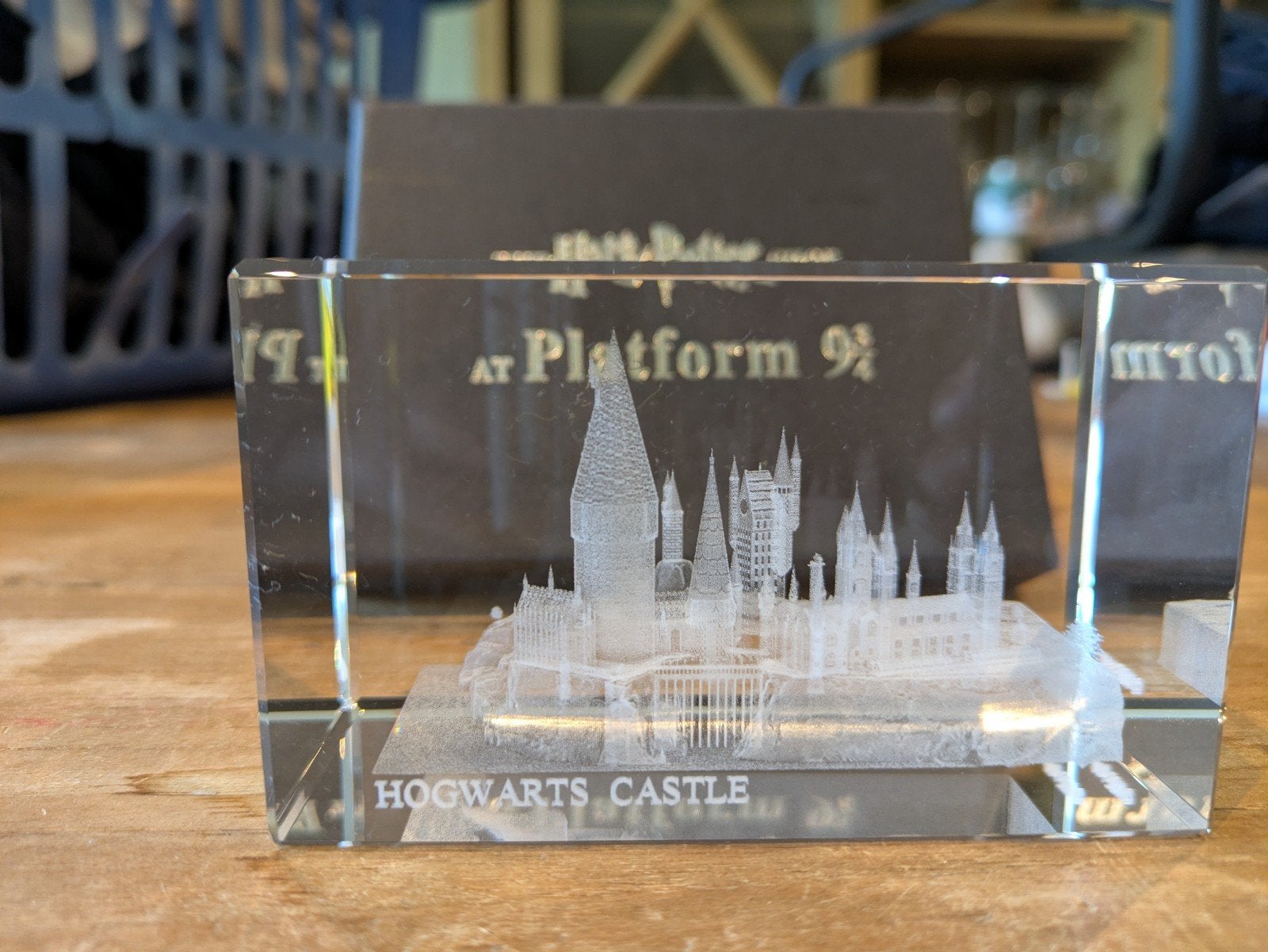 Warner Bros Hogwarts School Of Witchcraft And Wizardry Glass, Ophalen of Verzenden, Zo goed als nieuw, Beeldje of Buste