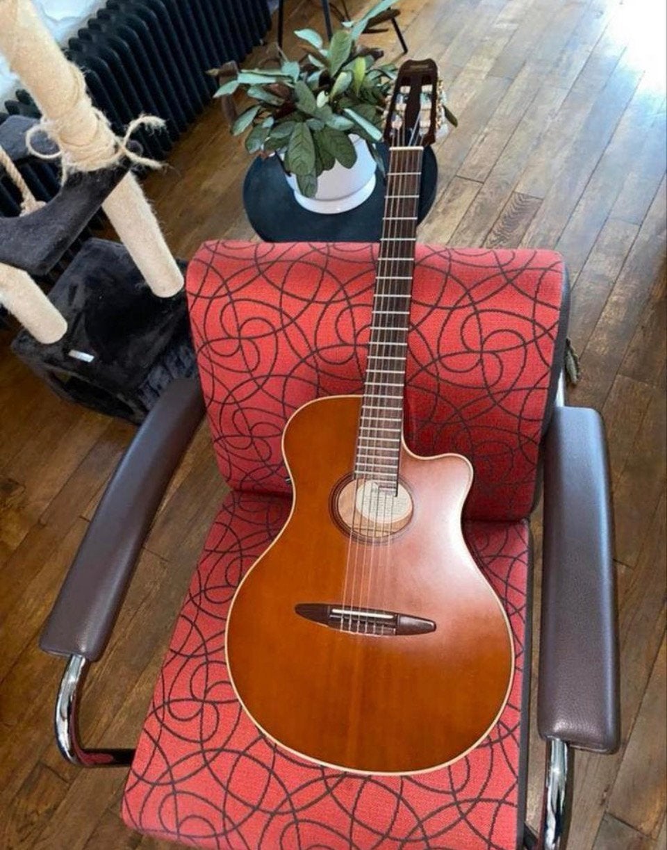 Yamaha APX-6NA, Ophalen, Zo goed als nieuw, Met koffer