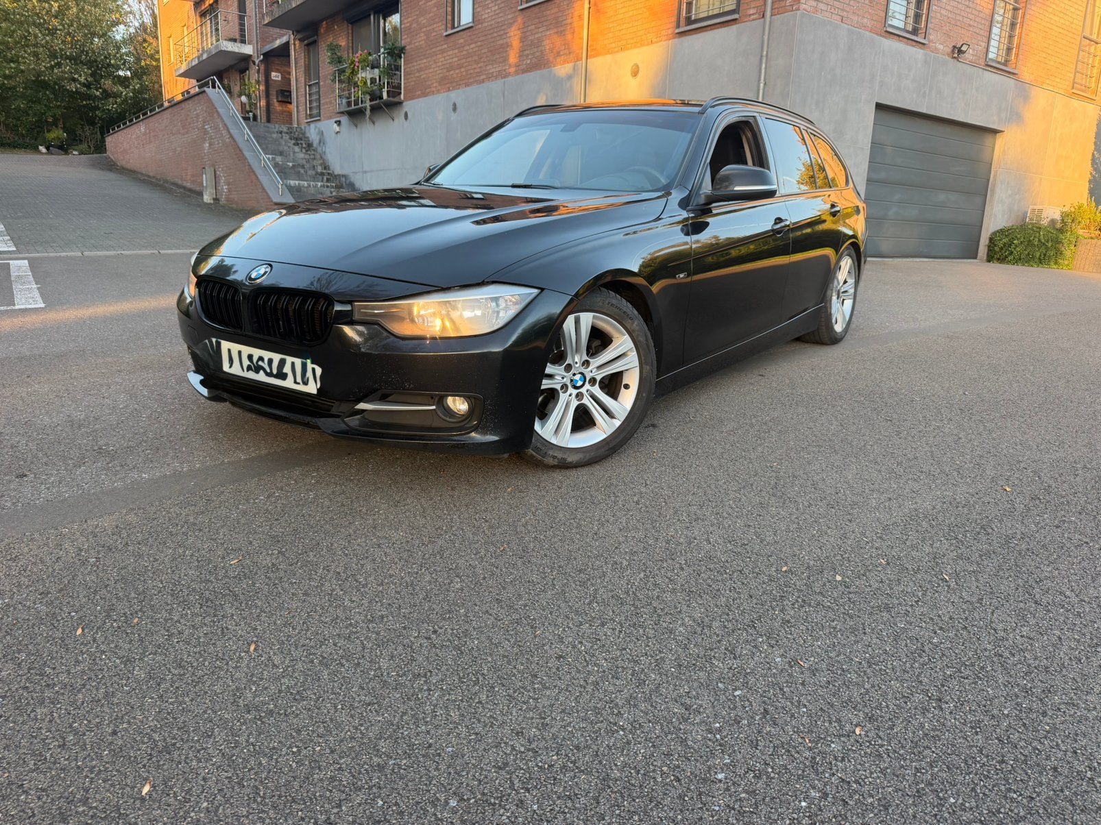 BMW 316D F31 Pack Sport, Autos, Achat, Boîte manuelle, Noir, 5 portes