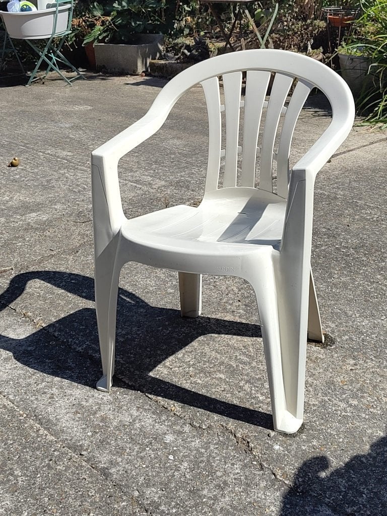 20 crèmekleurige kunststof tuinstoelen te koop, Enlèvement, Comme neuf, Synthétique, Empilable