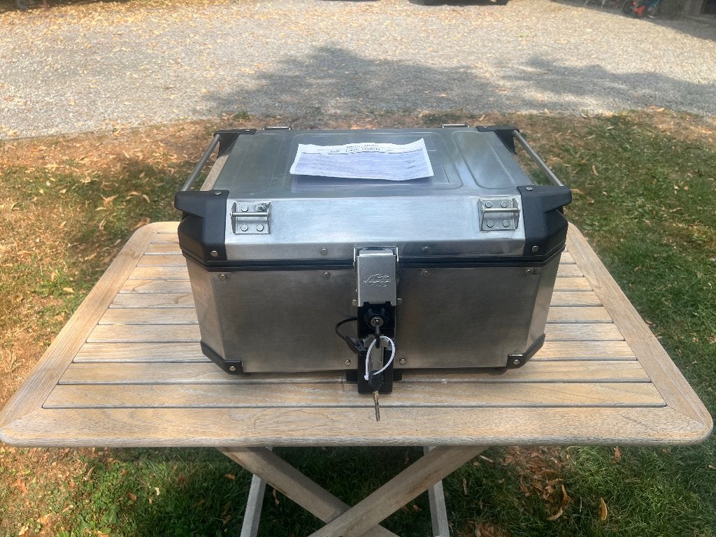 Voyager 58 liter aluminium topkoffer (2 helmen), Verzenden, Gebruikt