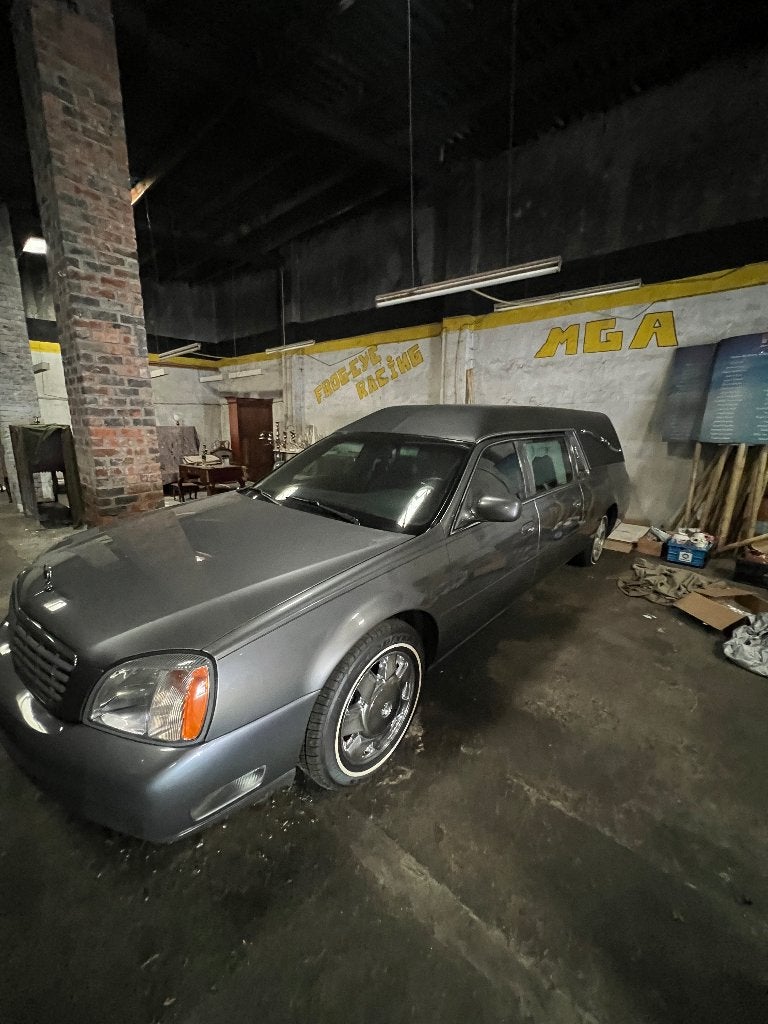 Cadillac DeVille Superior Hearse – 4.6 V8 – 2001 – 91.606 km, Autos, Cadillac, Cuir, Achat, 3 places, 5 portes