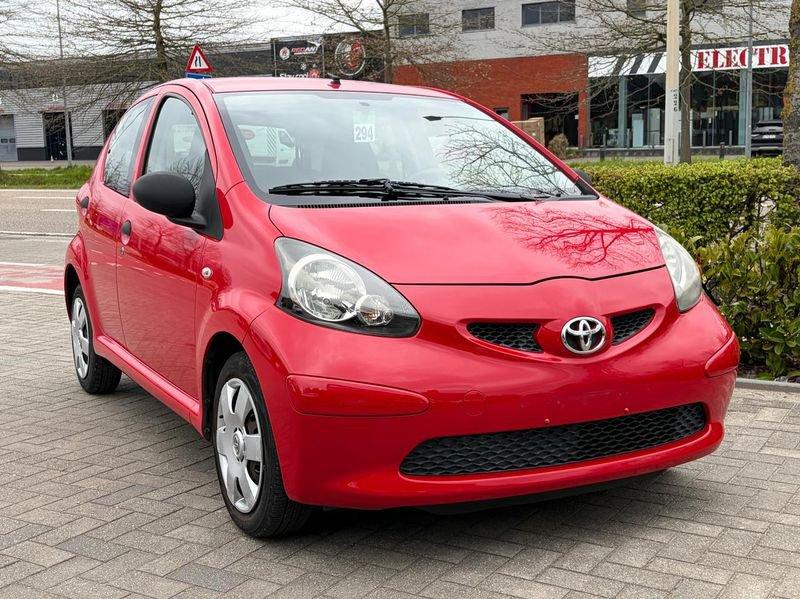 Toyota Aygo 50kW 72955km 2008, Rouge, Achat, 50 kW, Boîte manuelle