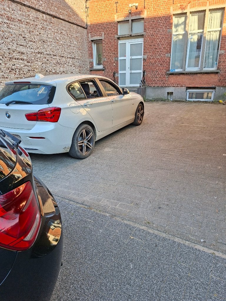 bmw 1, Autos, BMW, Particulier, Série 1, Essence, Berline, 5 portes, Boîte manuelle, Blanc, Noir