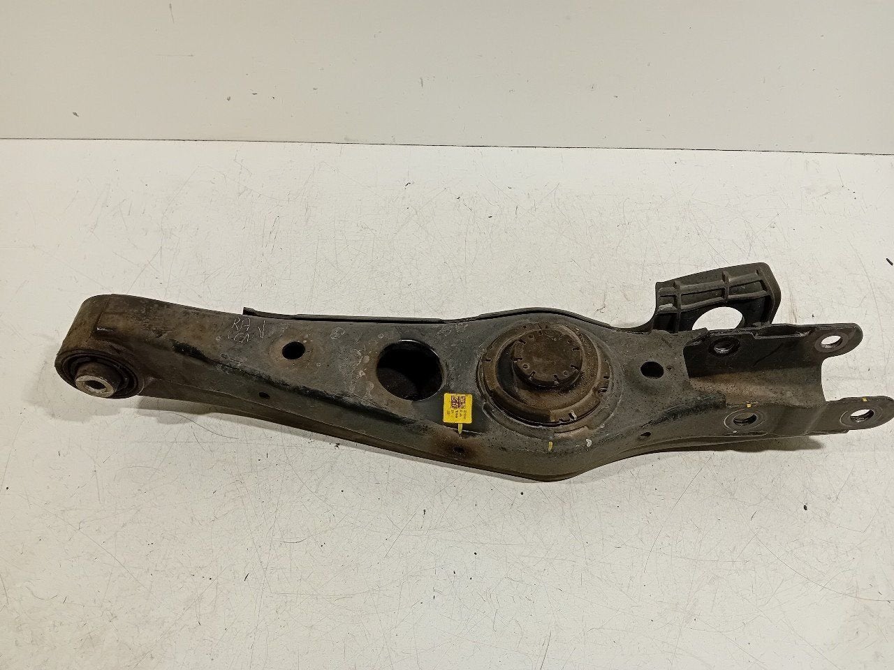 Draagarm rechts achter onder Hyundai Santa Fe, Onderdelen@venauto.nl, Van der Ven Autorecycling B.V., Ettenseweg 76, 4706 PB Roosendaal, The Netherlands