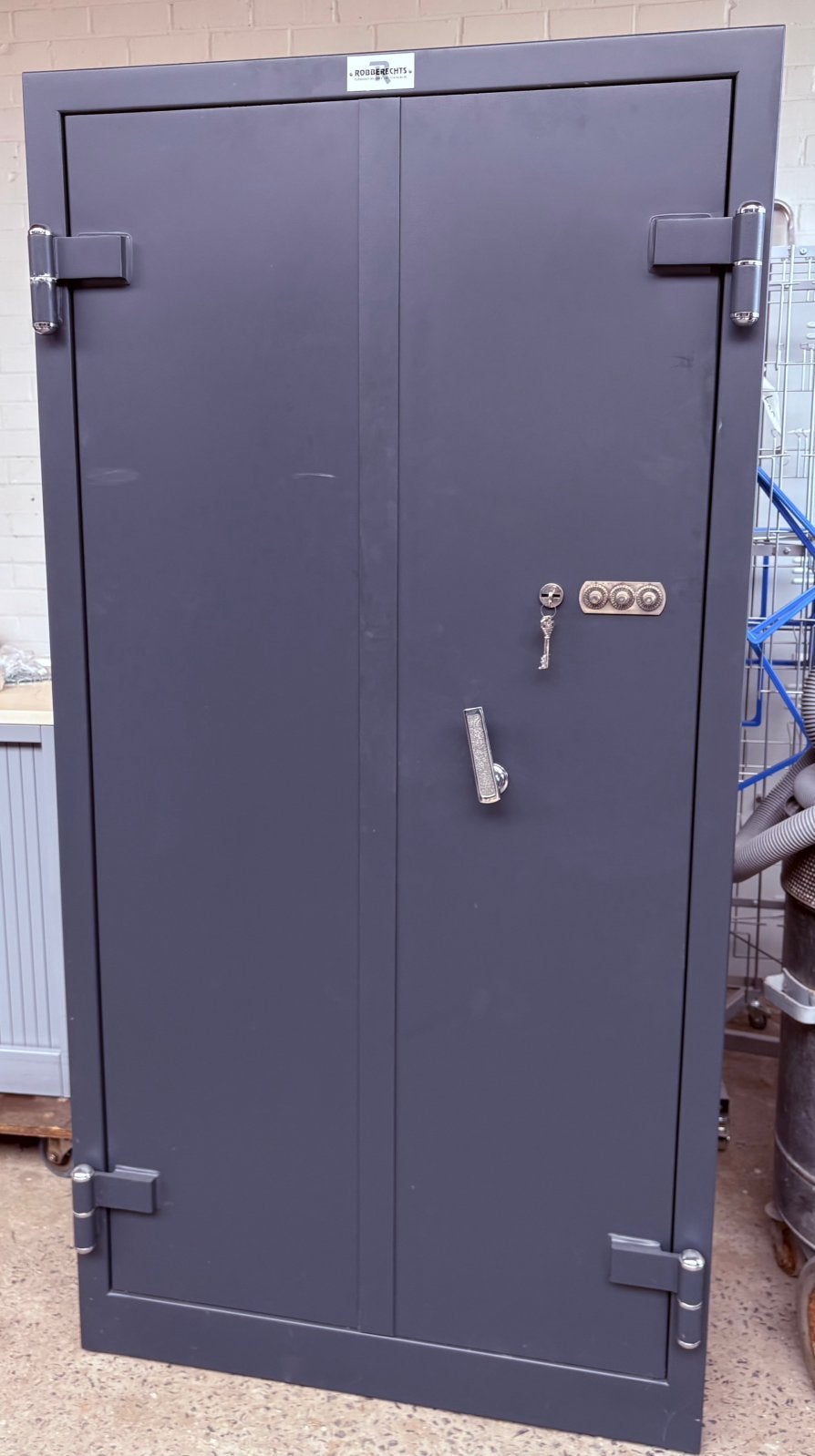 Hoge brandkast/kluis (Robberechts), Huis en Inrichting, Brandblussers en Brandkasten, Ophalen, Zo goed als nieuw