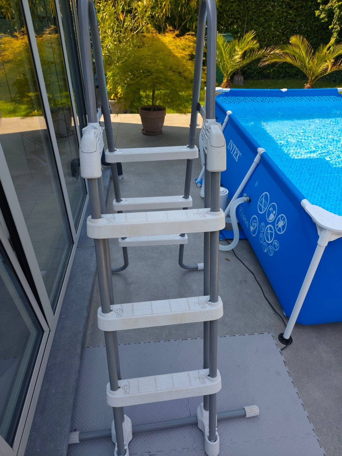 Trapladder voor zwembad, Ophalen