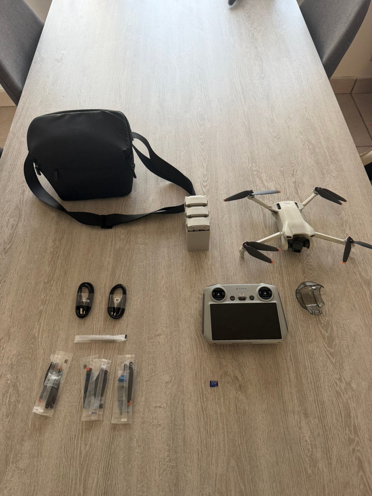 Dji mini 3 pro + fly more combo, TV, Hi-fi & Vidéo, Drones, Drone avec caméra, Enlèvement ou Envoi, Moins de 250 g, Vue à la première personne (FPV)
