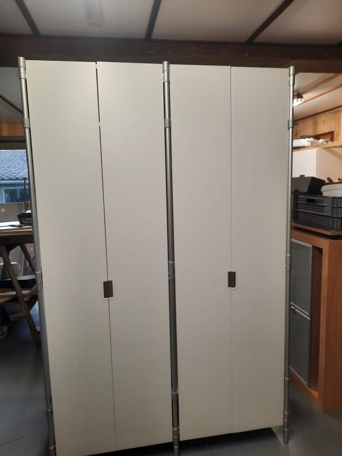 Kleerkast van Interlubke, Ophalen
