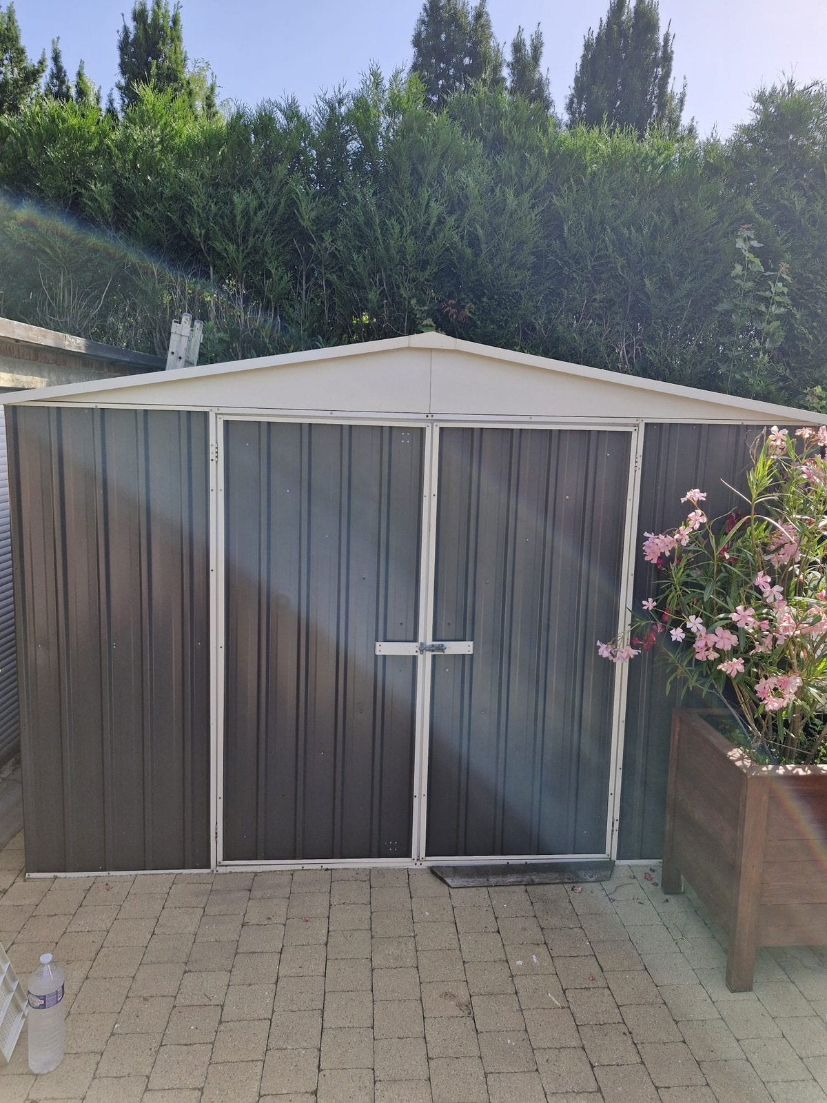 Abris de jardin, Ophalen, Zo goed als nieuw