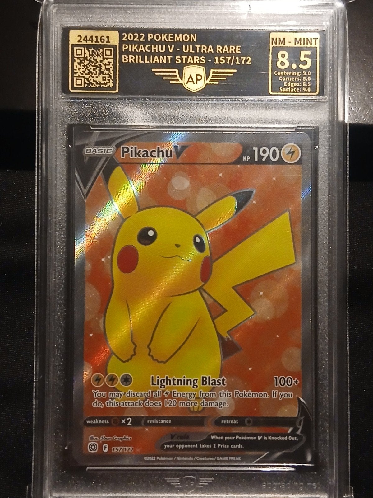 AP 8.5 pikachu v 157 pokemon Brilliant Stars, Hobby en Vrije tijd, Ophalen of Verzenden, Nieuw, Losse kaart, Foil