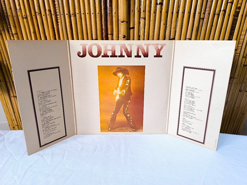 LP 33t Johnny Hallyday "je t'aime, je t'aime, je t'aime"1974, Enlèvement ou Envoi, Rock 'n' roll, Utilisé, Pochette gatefold