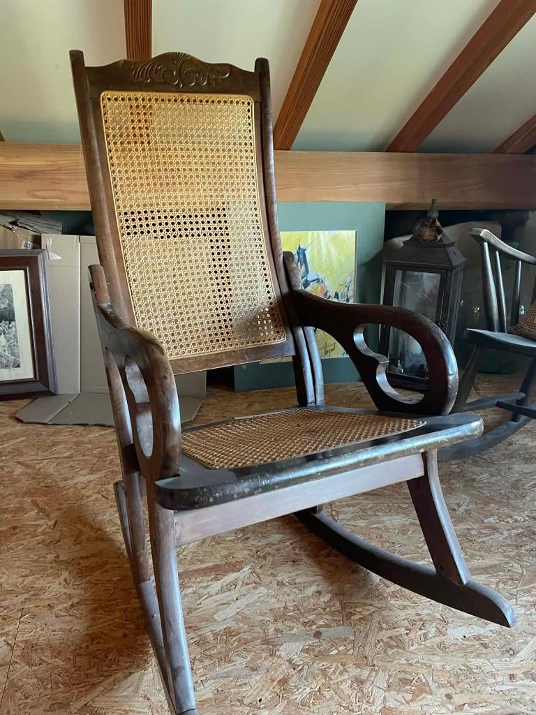 Fauteuil à bascule ancien, Enlèvement