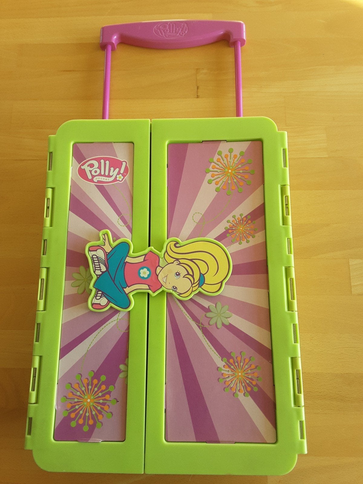 Polly Pocket trolley kleerkast vol met rubberen kleertjes, Ophalen