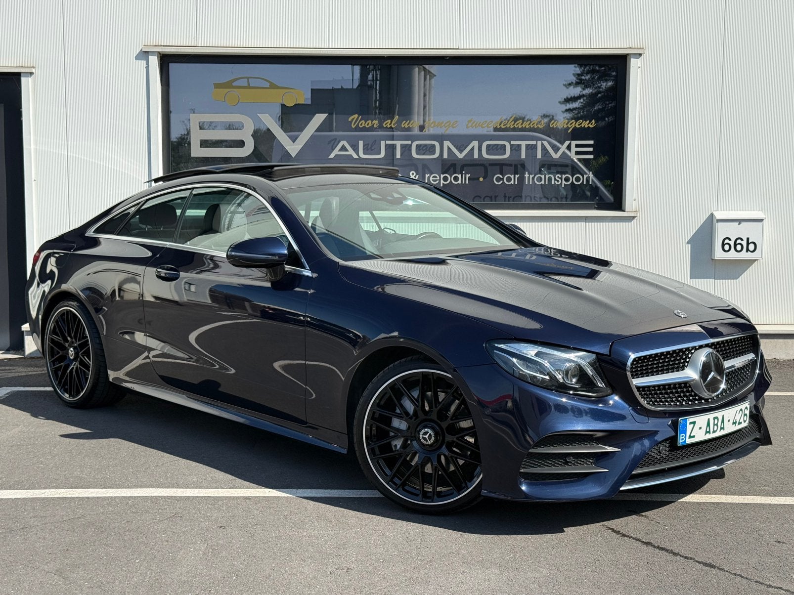 Mercedes E200 COUPE AMG LINE- PANO - DIAMOND LED - 360 CAM, Auto's, Automaat, Achterwielaandrijving, 4 cilinders, Parkeerassistent
