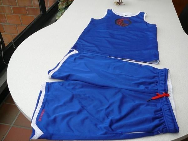 Basketbal setje Decathlon 152, Sport en Fitness, Basketbal, Ophalen, Zo goed als nieuw, Kleding