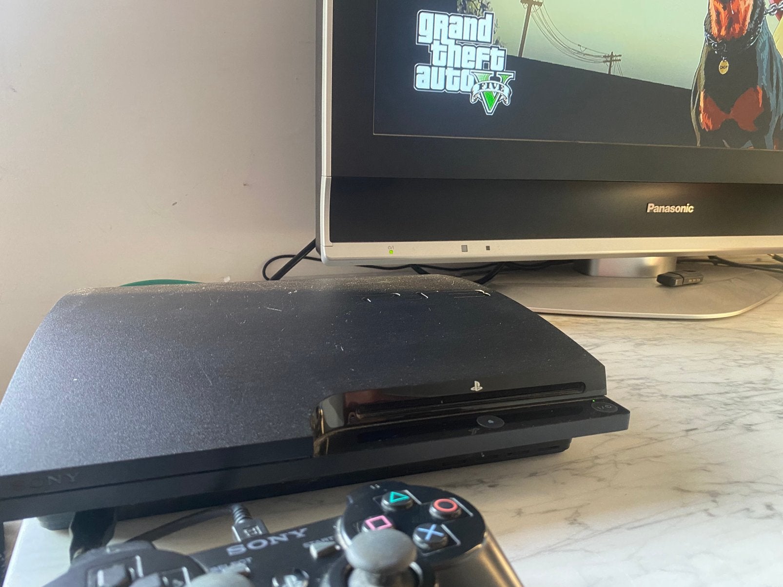 Playstation 3 + GTA game, Consoles de jeu & Jeux vidéo, Consoles de jeu | Sony PlayStation 3, Avec 1 manette, Phat, Comme neuf