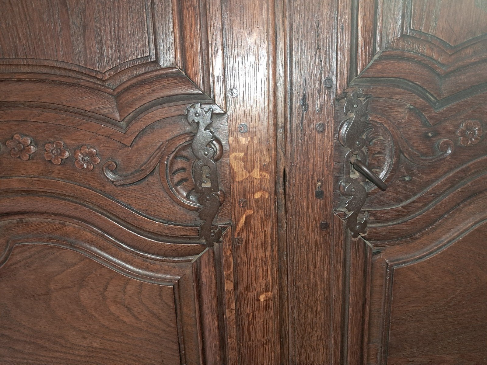 Armoire nuptiale normande ancienne en chêne. 230x150x50, Antiquités & Art, Antiquités | Meubles | Armoires, Enlèvement