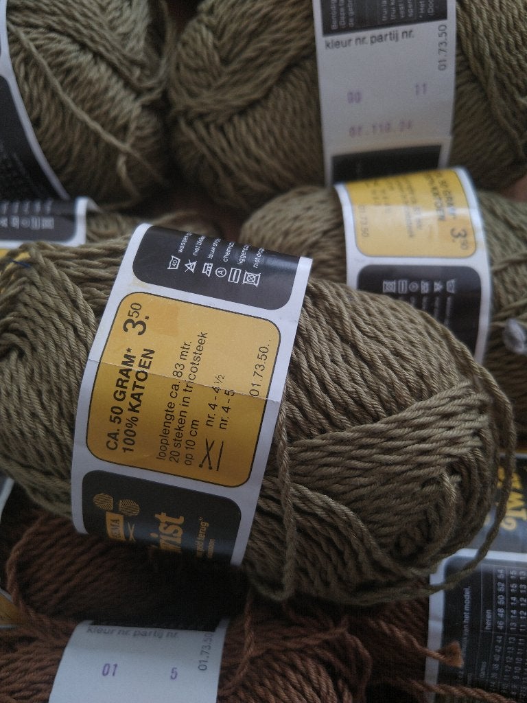 14 x 50gr breikatoen:€10: 4 versch. kleuren, wol:6 x 50gr €5, Hobby en Vrije tijd, Ophalen, Nieuw, Breien of Haken
