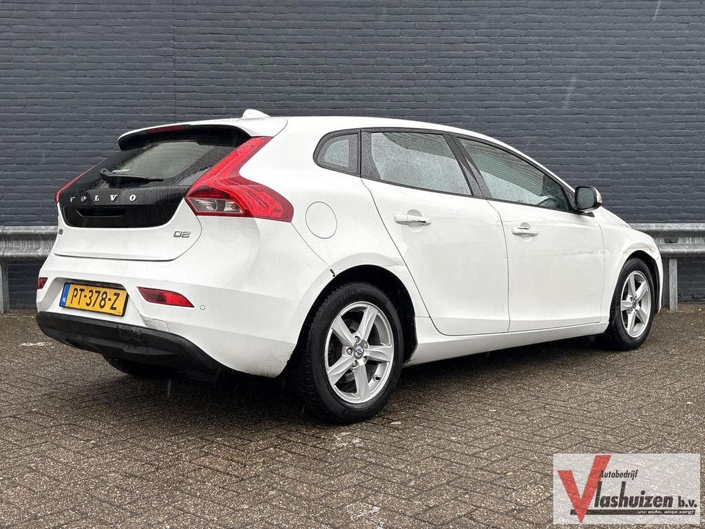 Volvo V40 1.6 D2 Momentum | Climate | Cruise | Navi | PDC |, Auto's, Volvo, 88 g/km, Wit, Start-stop-systeem, V40