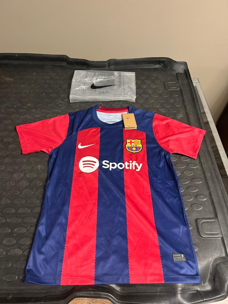 Barcelona Voetbal T-Shirt | NIEUW!, Sport en Fitness, Voetbal, Maat M, Ophalen, Nieuw, Shirt