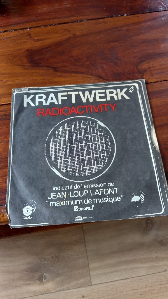 Vinyl (45t) kraftwerk "radioactivity", Ophalen, Gebruikt, Pop