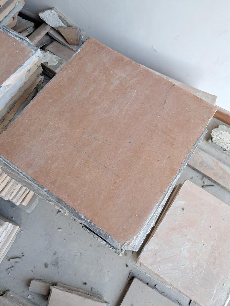 Carrelage tomettes 13 mètres carrés bon état