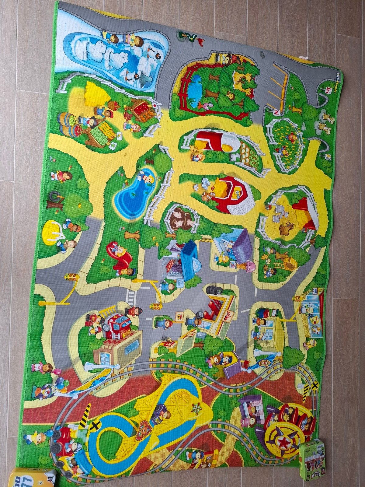 Tapis de jeu en mousse Fisher-Price Little People 180x120, Enfants & Bébés, Enlèvement