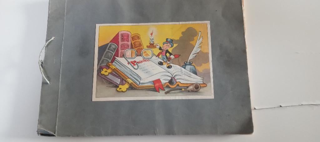 plakboek de beukelaer pinocchio in frans, Boeken, Prentenboeken en Plaatjesalbums, Ophalen of Verzenden, Gelezen, Prentenboek