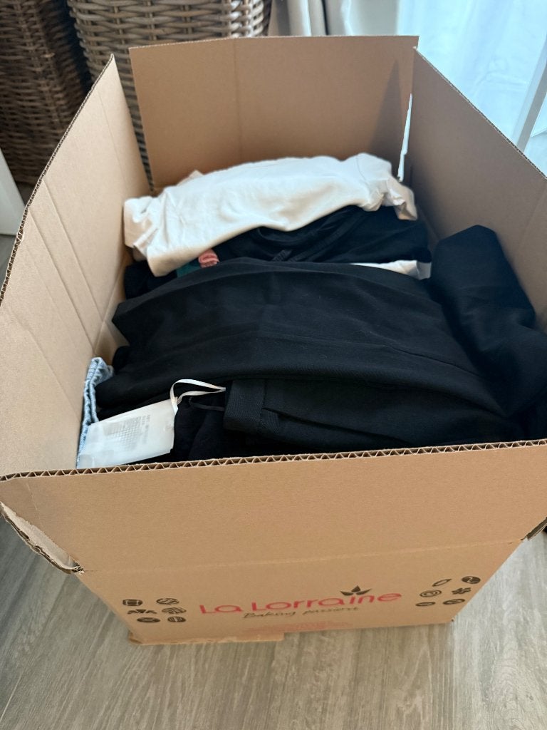Kleding pakket (1 verhuisdoos vol), Verzenden, Zo goed als nieuw, Maat 36 (S)
