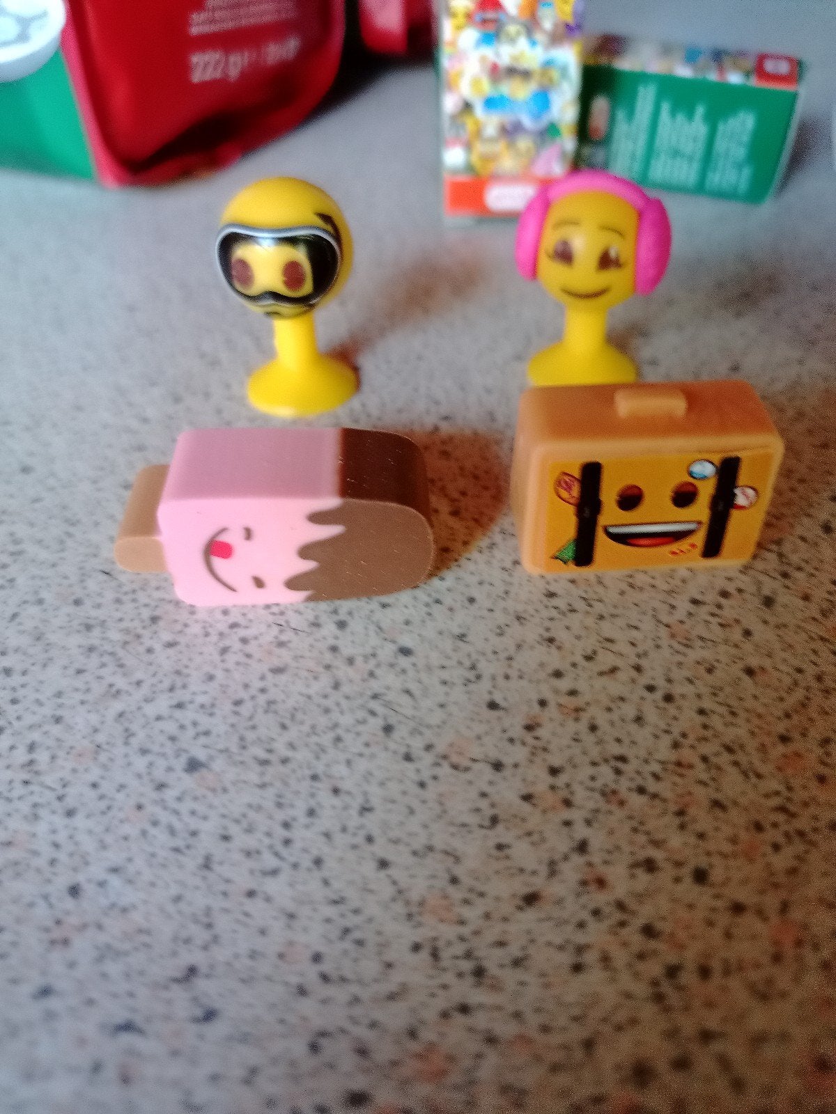 12 emoji Aldi, Aldi, Enlèvement