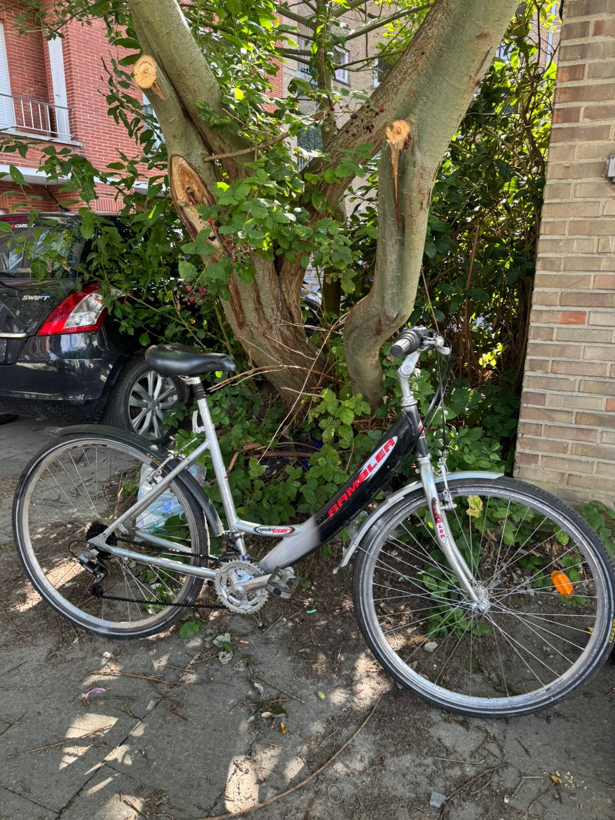 Vélo, 28 pouces fonctionne bien six vitesses et trois platea, Enlèvement ou Envoi, Comme neuf, 28 pouces