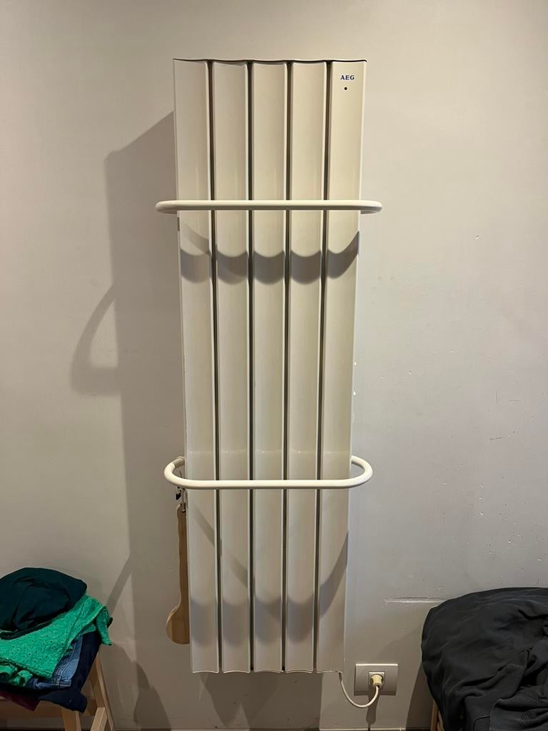 Elektrische handdoek radiator / handdoek droger, Moins de 60 cm, Comme neuf, Enlèvement, 80 cm ou plus