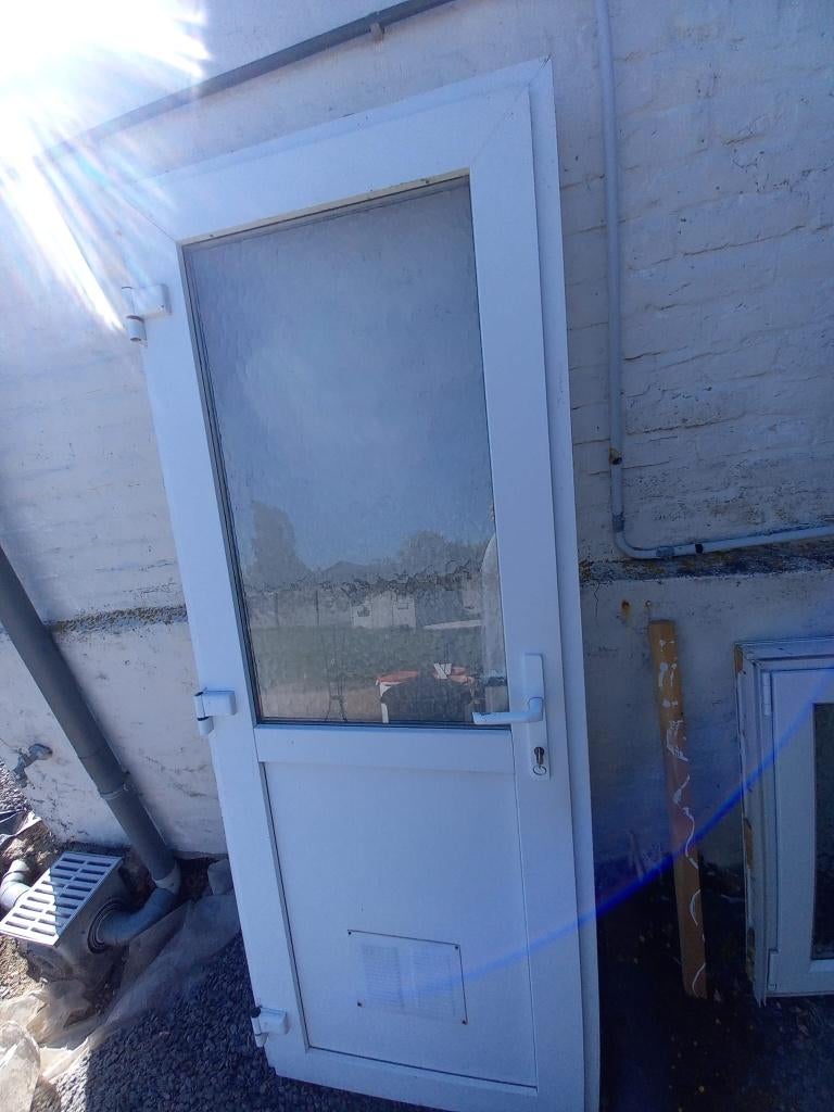 Witte PVC buitendeur met glazen gedeelte, Ophalen, Gebruikt, Overige materialen, Inclusief glas