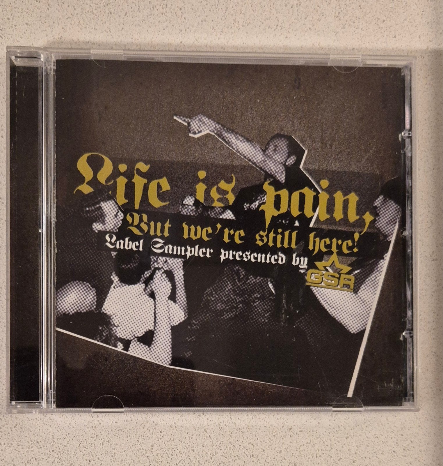 Life Is Pain, But We'Re Still Here !, Envoi